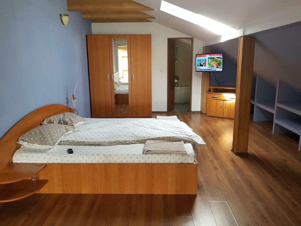 קלוז'-נאפוקה Penthouse Apartament 2 Floors, 2 Bedroom , 2 Bath, 120 Sqm , Inside Yard Parking מראה חיצוני תמונה